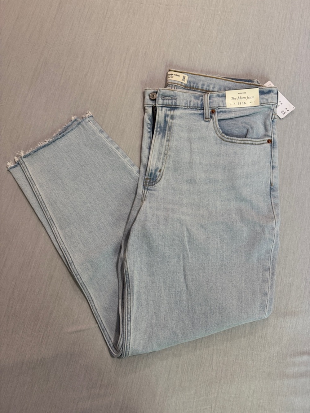NWT Abercrombie The Mom Jean High Rise Light Blue Women’s Jeans